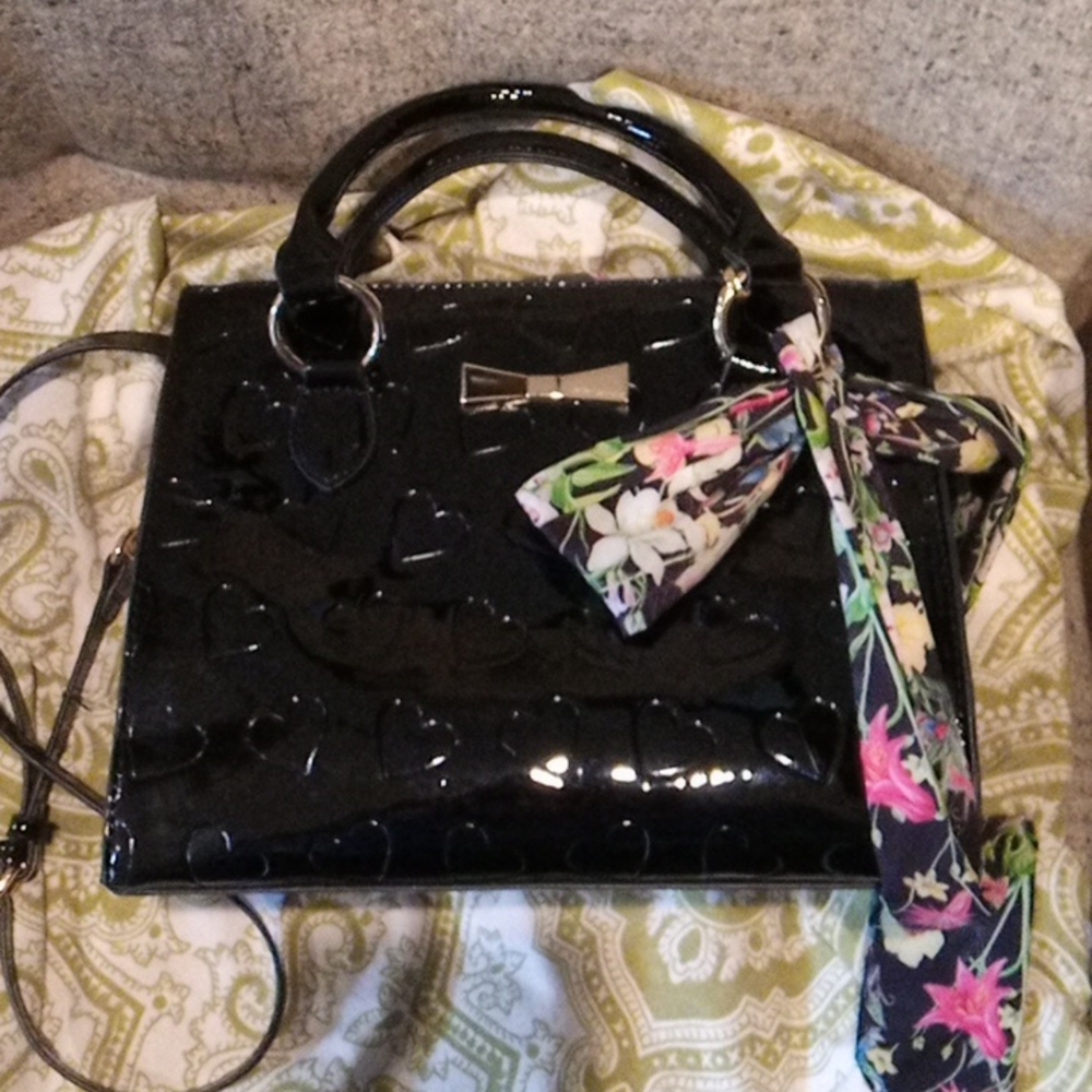 Betsey Johnson 💕 cross body bag with detachable chain
